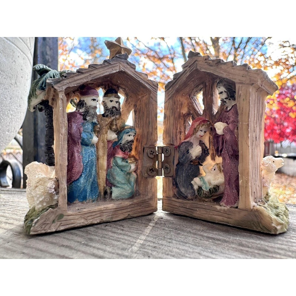 VINTAGE MINIATURE RESIN Book-like HINGED FOLDING SHUT NATIVITY SCENE 2x1.75x3